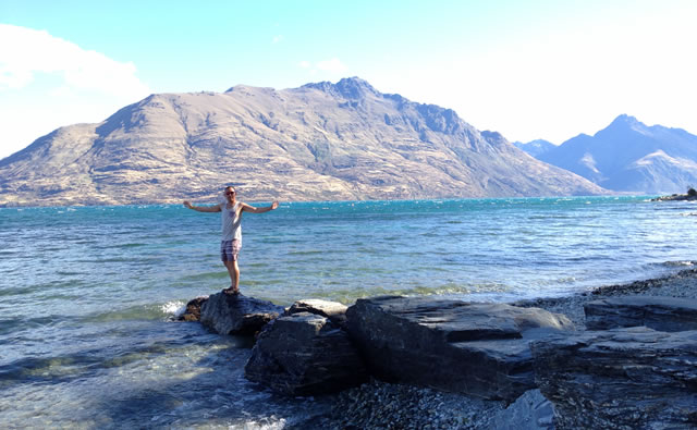 オークランドの地価の高騰問題に直面する