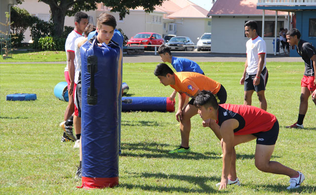 タックルかまえ