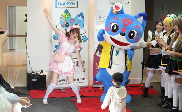 オークランド中心地でコスプレショー開催！