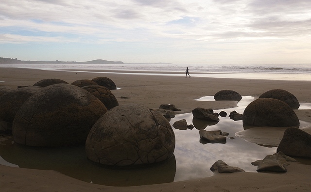 MOERAKI BOULDERS