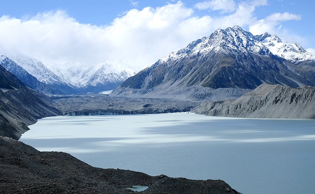 マウントクックのタスマン湖