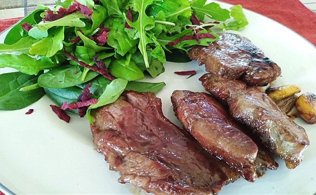 ラム肉のメープルシロップ漬けステーキ