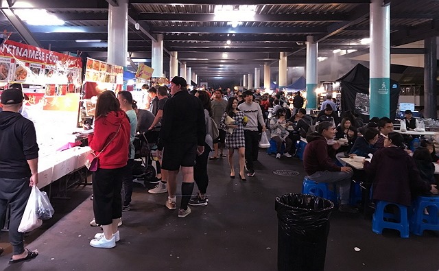 Glenfeld night market