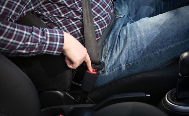 シートベルト締めないと…