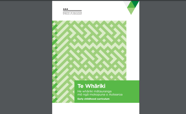 職員同士で贈り物をするカインドネスウィーク